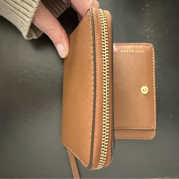 Brown Wallet with Tory Burch logo - Picture 3 of 4